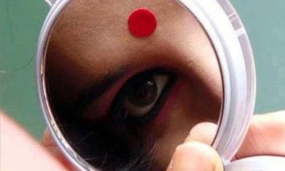 টিপের আঠায় হতে পারে দীর্ঘমেয়াদী চর্মরোগে! বিশেষজ্ঞের সতর্কতা