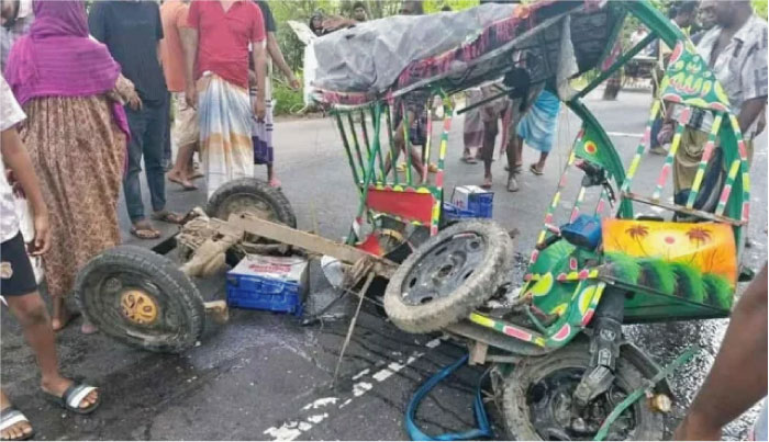 বাস-অটোরিকশার সংঘর্ষে নিহত ৩